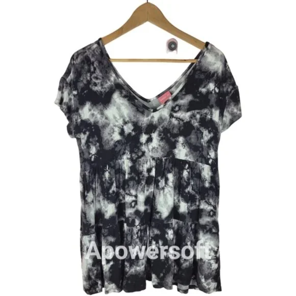 Tie-Dye Maternity Top Size Medium - Picture 2 of 4